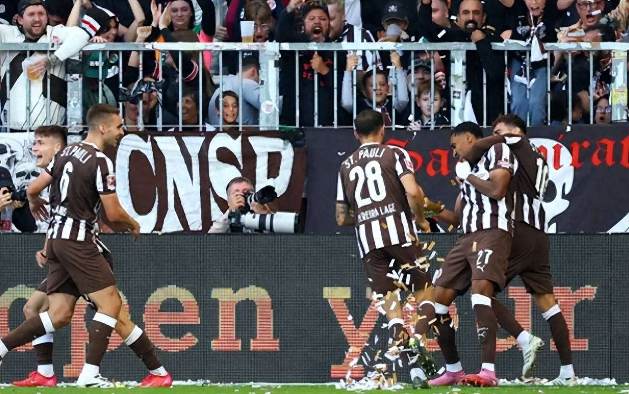 多特蒙德不敌拜仁,遗憾出局欧冠 多特蒙德不敌拜仁,遗憾出局欧冠