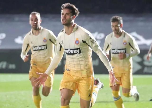 关于国家队惊艳表现，完胜对手，引发了热议的信息