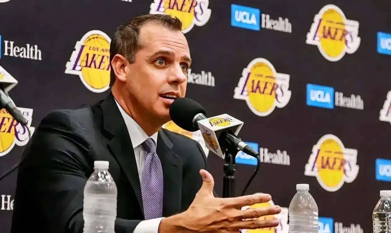 关于雄鹿主教练点赞球队拼劲,小胜提高排名的信息 关于雄鹿主教练点赞球队拼劲,小胜提高排名的信息