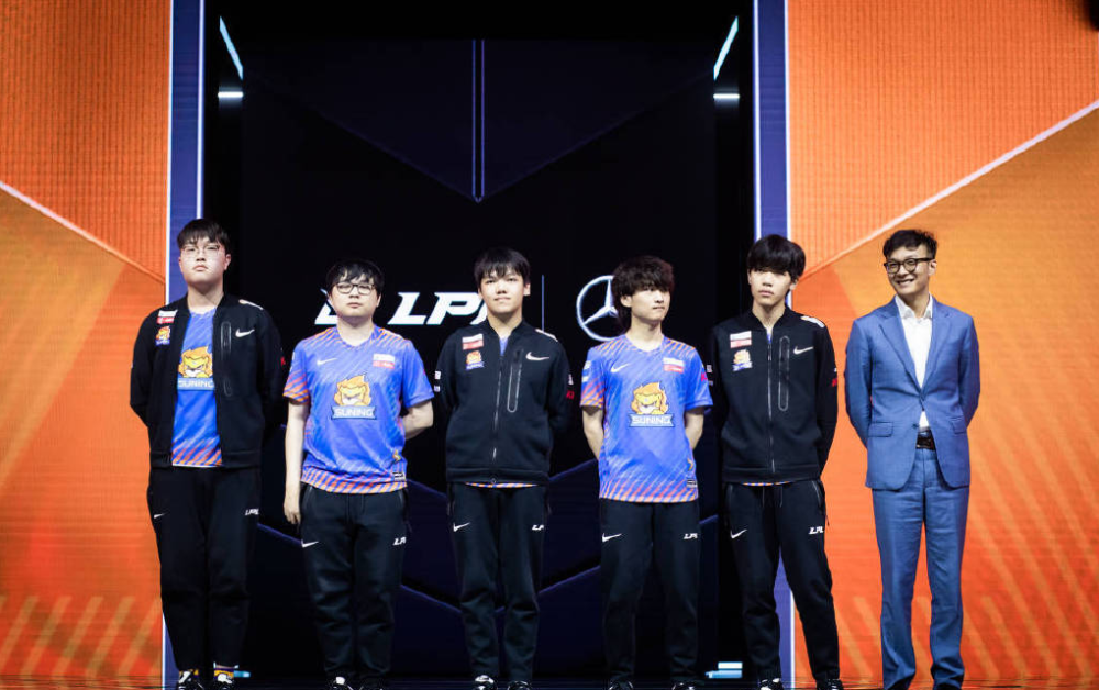 实力碰撞：亚洲豪门赛场大决战的简单介绍